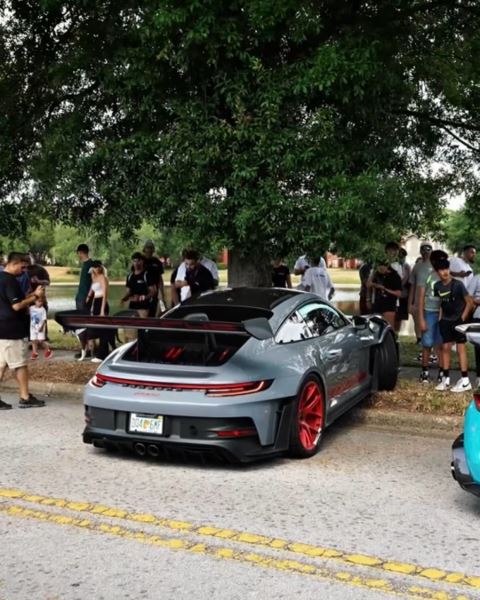 Этот парень умудрился разбить Porsche 911 GT3 RS на скорости всего 50 км/ч