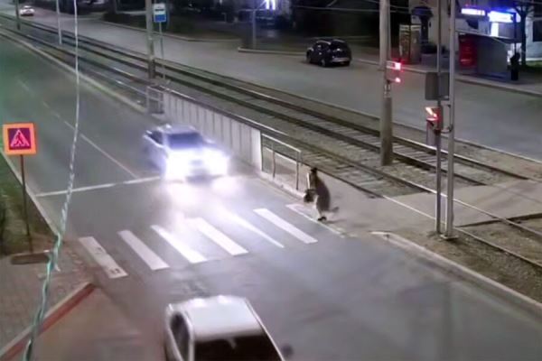 nanbspvideo-popalo-kak-rossijanka-otletela-ot-udara-legkovushki-3ddb823.jpg