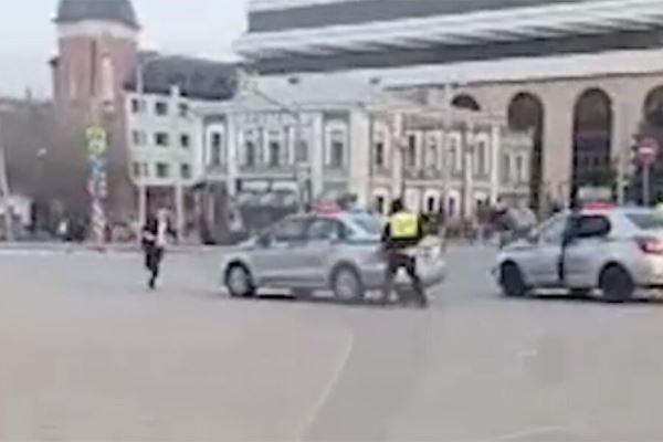 tolpa-gaishnikov-pytalas-pojmat-ekaterinburzhca-snbspnozhom-i-eto-popalo-nanbspvideo-b49c38b.jpg