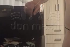 mash-blogera-zaderzhali-zanbspvideo-snbspgaishnikom-vnbspstringah-njuhavshim-beloe-a4f0498.jpg