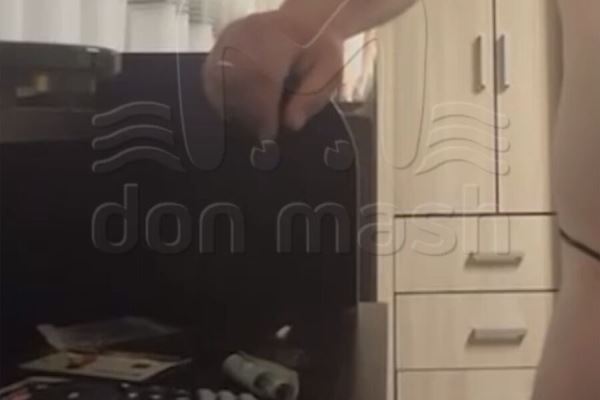 mash-blogera-zaderzhali-zanbspvideo-snbspgaishnikom-vnbspstringah-njuhavshim-beloe-a4f0498.jpg
