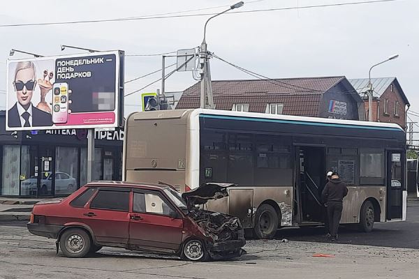 tjazhelaja-avarija-snbspavtobusom-vnbspkotorom-ehali-10nbsppassazhirov-proizoshla-vnbspomske-b76f2b2.jpg