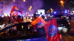 tri-cheloveka-postradali-pri-naezde-avto-na-tolpu-bolelshhikov-fk-pszh-v-parizhe-fa7a8c2.jpg