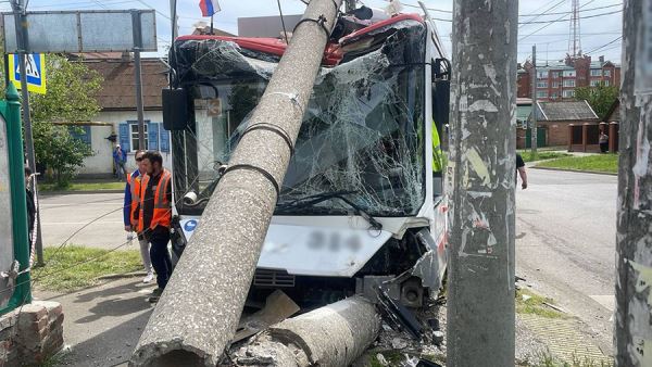 v-rezultate-dtp-trollejbusa-i-avto-v-krasnodare-postradali-chetyre-cheloveka-63bae59.jpg