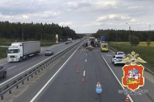 vnbsppodmoskove-dva-cheloveka-pogibli-vnbspdtp-snbspuchastiem-fury-i-mikroavtobusa-7250abd.jpg