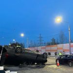 В Подмосковье перевернутый микроавтобус с детьми попал на видео после жесткого ДТП